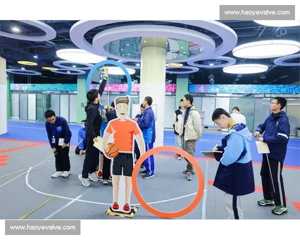 “雨花杯” 航模赛南京开赛：蓝天竞技融文旅